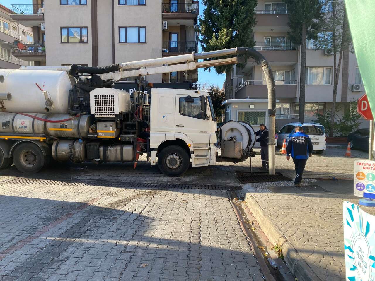 MUSKİ’den Emirbeyazıt’a Hızlı Çözüm: Sokaktaki Tıkanıklık Giderildi 1